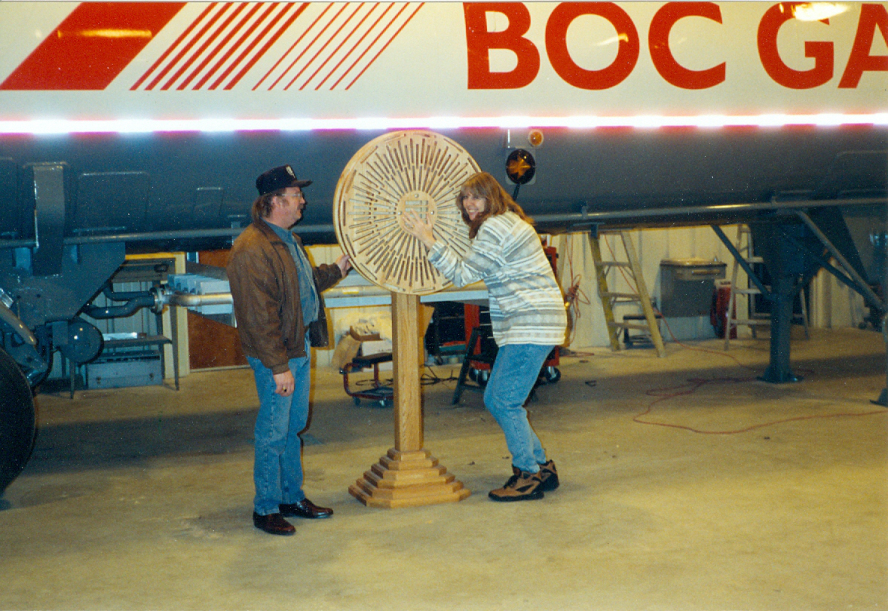 MUSIC_IN_MOTION_MOM_DAD_HUG